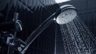 الاغتسال بالماء البارد قبل أن يكون نصيحة طبية هو توصية ربانية فقد قال تعالى لنبيه أيوب عليـه السـلآم عندما أراد له الشفاء منْ سقمه