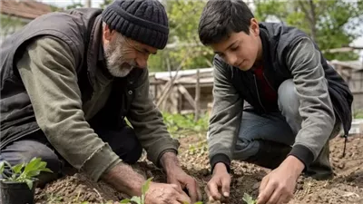 كان عمّي قد خرج للتو من السجن، فأدارت العائلة كلّها ظهورها له، كأنّه لم يكن يومًا واحدًا منهم