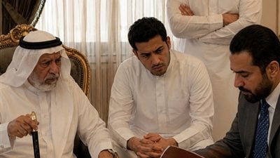 حرَم ابنته من الميراث ليكتب كل شيء لابنه… لكن مكالمة واحدة كشفت السر الذي دفنته العائلة منذ سنوات 