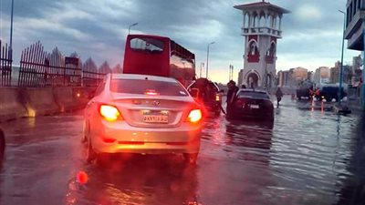 الإسكندرية تغرق من جديد.. عاصفة رعدية وارتفاع منسوب البحر يضربان المدينة الساحلية العريقة