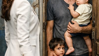 دخلت لتفصل موظفًا… فخرجت وهي تكتشف سرًا قلب حياتها رأسًا على عقب