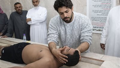 «وأنا بغسّل الميت… رقبته كشفت سرًّا ما اتقالش في حياته»